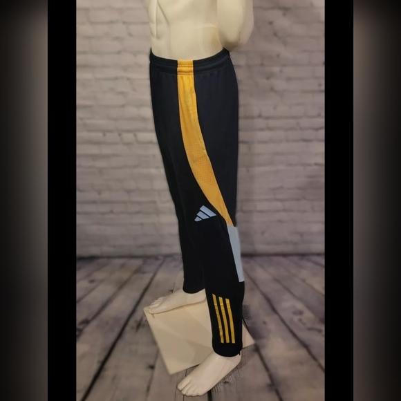 ⚽ L REAL MADRID TRAINING PANTS - Picture 5 of 11